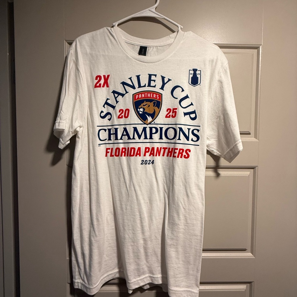 Gildan White T-Shirt with Red and Blue Print